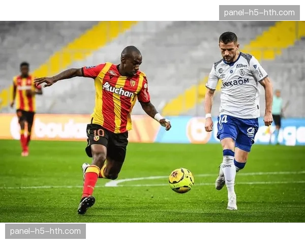 消息:法甲联赛启用新一代足球芯片,可实时采集传球力度与旋转数据